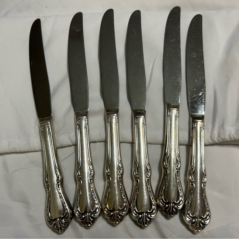 Vintage WM Rogers Oneida Silverplated Chalice-Harmony Pattern Knives -set of 6.